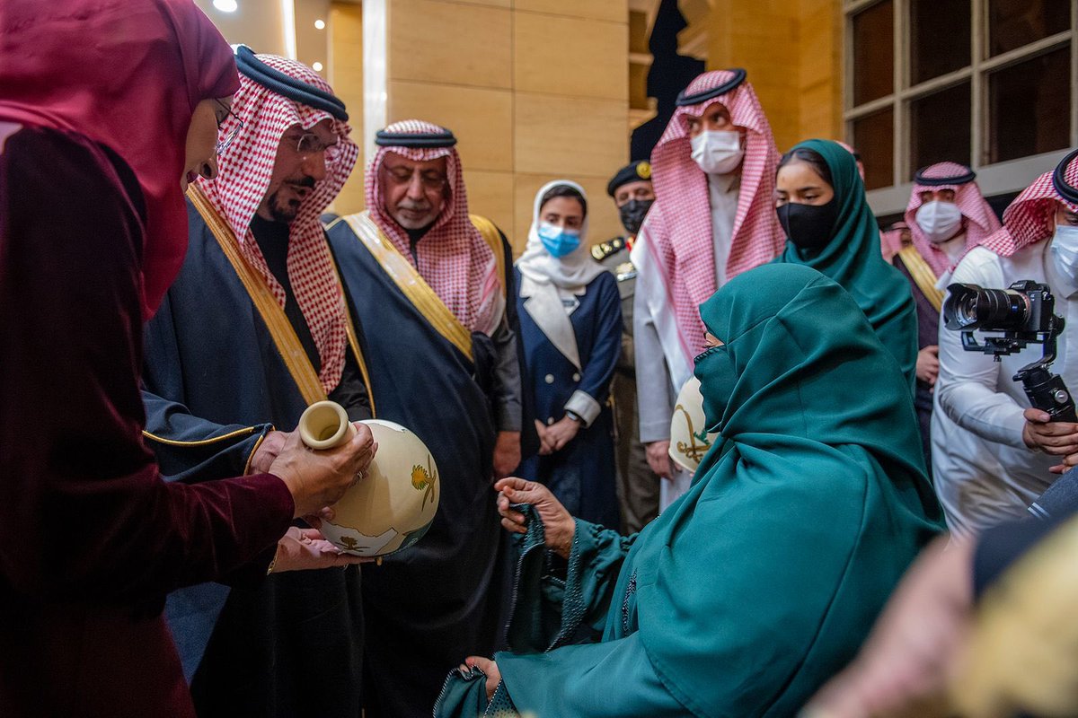 EmarahAlQassim's tweet photo. نوّه سموه بأهمية ورش العمل في الملتقيات بمشاركة الخبراء والمتخصصين ..

سمو #أمير_القصيم :  أتطلع الى رؤية مثل هذه الملتقيات في الجمعيات لتطوير برامجها لان مقياس تتطور الشعوب بإنسانيتها وتخطو على هذا النهج للوصول الى العالمية . https://t.co/E3GIdNy2gA