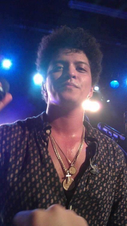 BRUNOARCHIVE's tweet photo. no words for bruno mars. https://t.co/cXlRXnk7Uw
