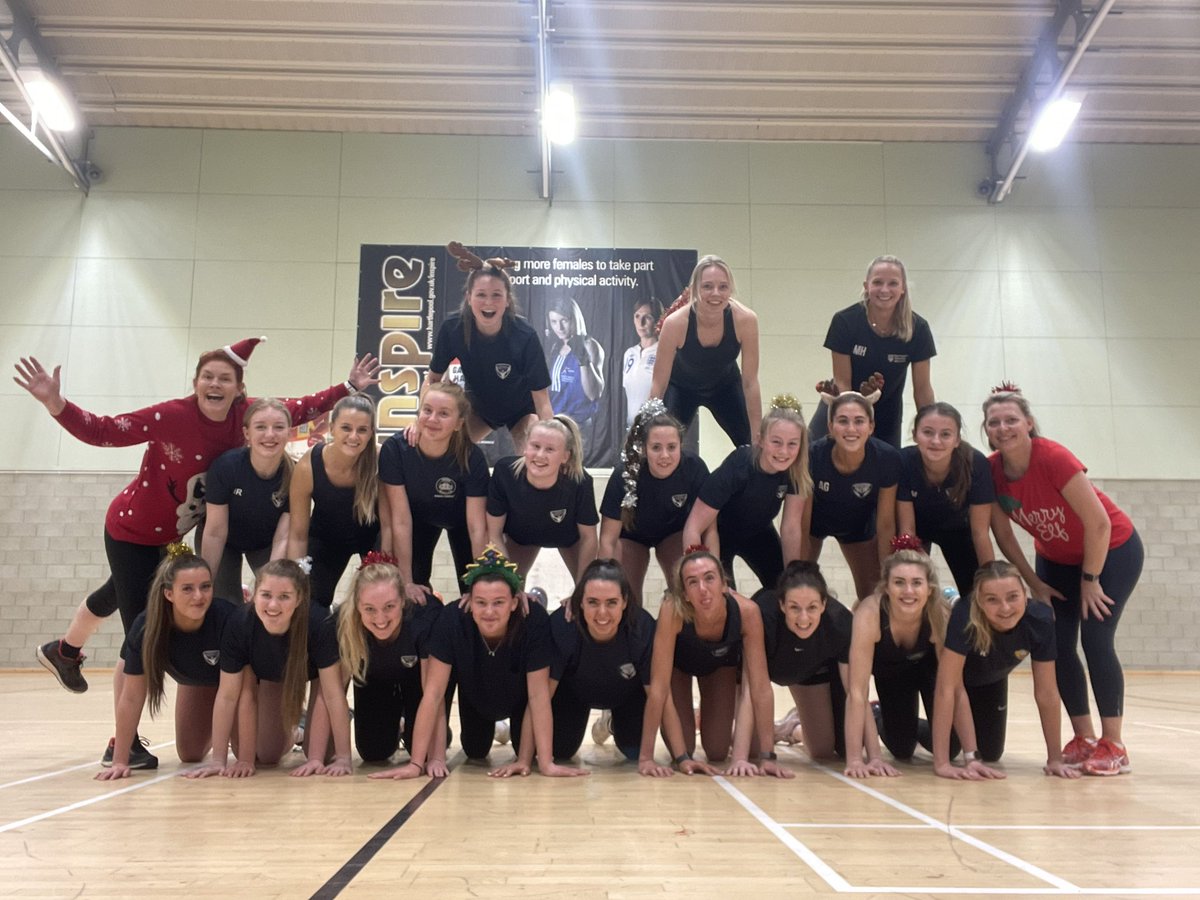 OakswayNetball tweet media