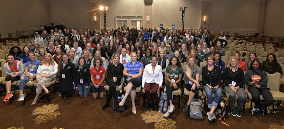 fasttrackrealty's tweet photo. Loved seeing so many women attend this afternoons session. Thank you to the facilitators in leading the discussions. Could not have done this without you! Grateful for having over 200 women participate today 🙌🏽#womenincoaching @USTFCCCA https://t.co/2KyYvZAJ6d