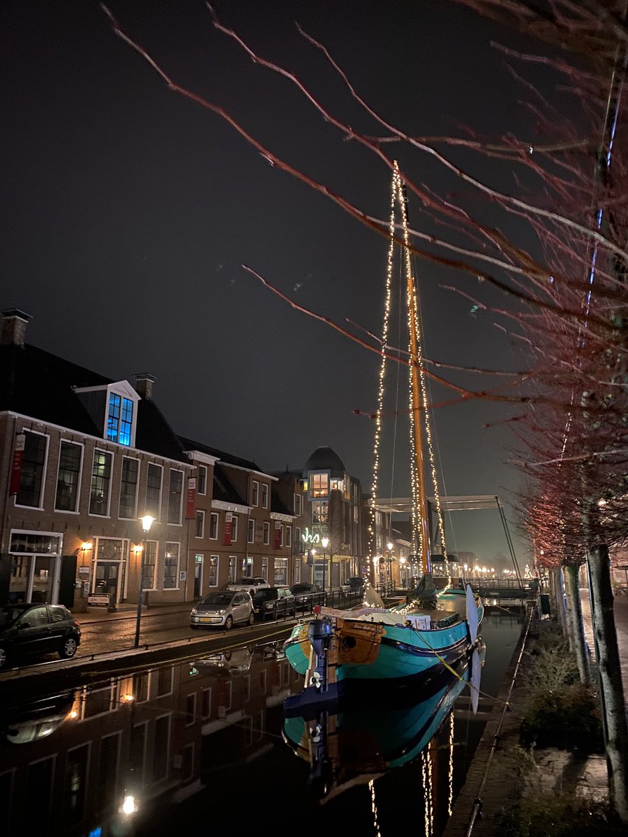 Gorredijk is nu nóg mooier, met dank aan het Skûtsje Drie Gebroeders!  @skutsjedriegebroeders Bedankt👍

#grootgelijknaargorredijk #gorredijk #skutsje #driegebroeders