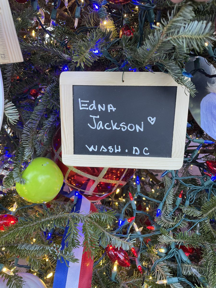 DitoDC's tweet photo. .@rweingarten have you been to .@FlorianaDC to see the #TeacherTree honoring America’s Teachers and .@FLOTUS yet? @NEAToday https://t.co/QXVhbnQS8J