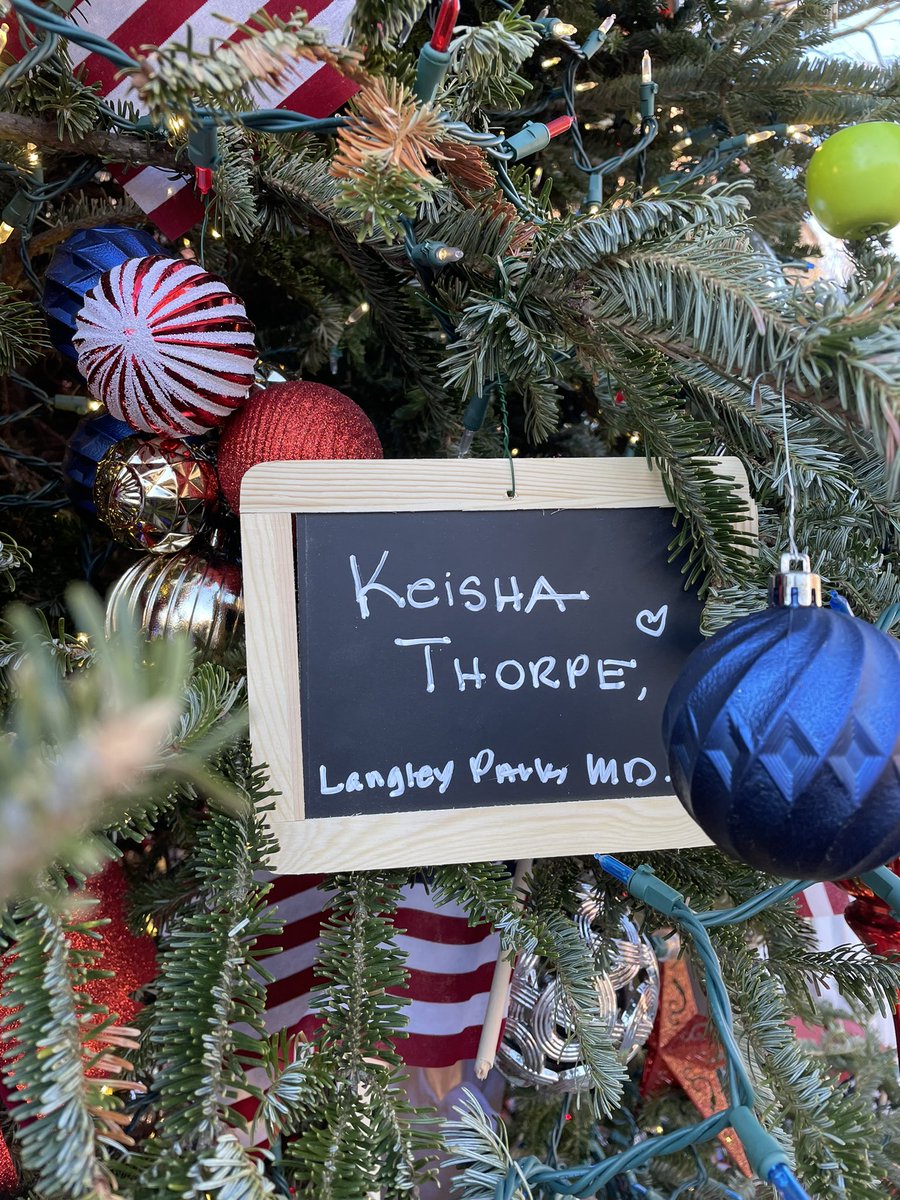 DitoDC's tweet photo. .@rweingarten have you been to .@FlorianaDC to see the #TeacherTree honoring America’s Teachers and .@FLOTUS yet? @NEAToday https://t.co/QXVhbnQS8J