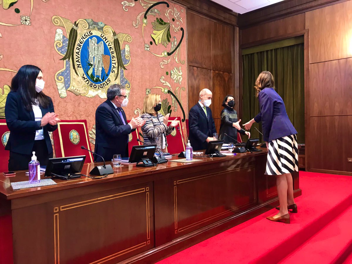 NaiaHernantes's tweet photo. Ayer una de mis enfermeras favoritas, @aniriarte2, se doctoró en ciencias de la enfermería en la @unav
Qué orgullo! Enhorabuena Andrew y también a tus directoras. Y menudo tribunal! Una enorme contribución para que las enfermeras conozcamos nuestro rol en promoción de la salud 🥰 https://t.co/nabcodwkDF