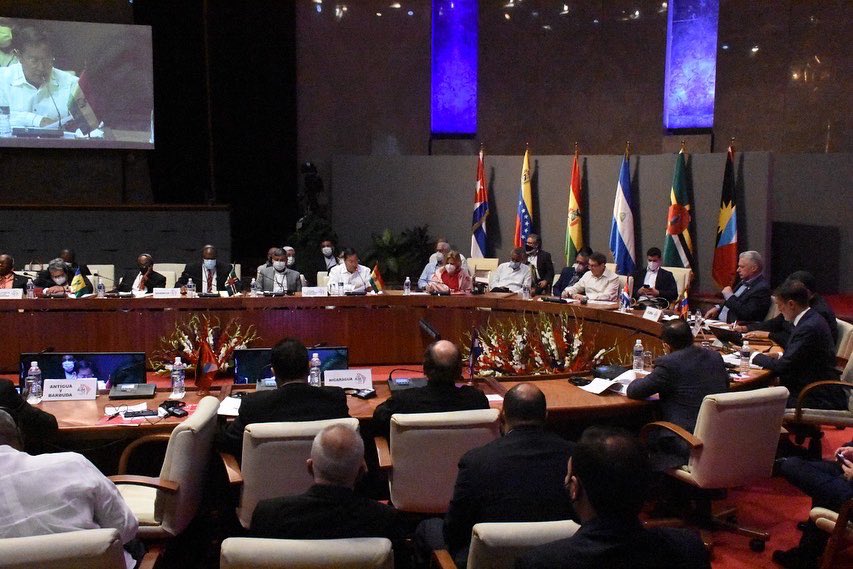 abi_bolivia's tweet photo. #GaleríaABI | El presidente del Estado, @luchoxbolivia, participó este martes en la XX Cumbre del @albatcp en La Habana, #Cuba. El encuentro reunió a mandatarios y delegaciones de 10 países de América Latina y el Caribe. 
📸 Presidencia https://t.co/TqzPoegnQc