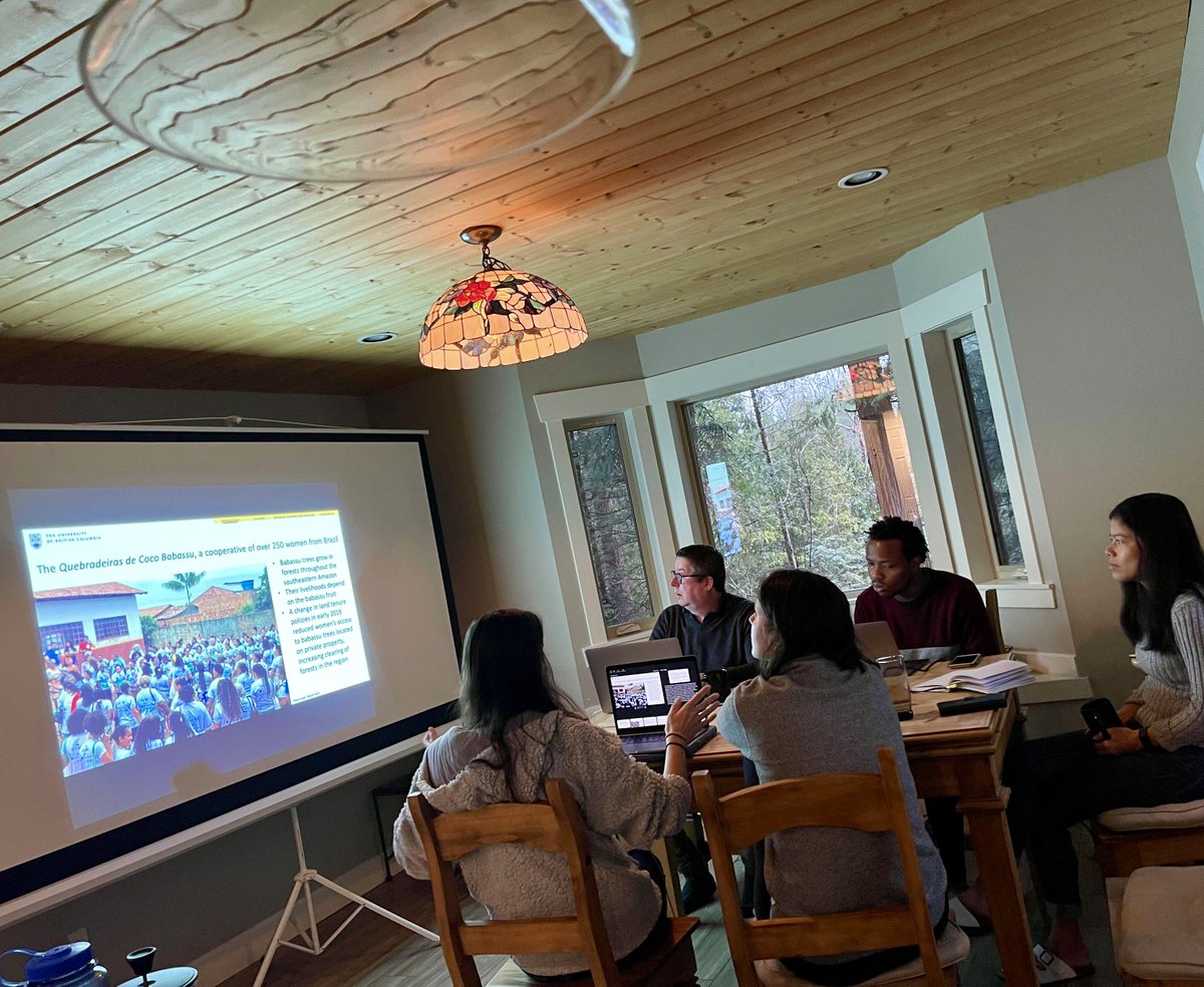 sunderland_lab's tweet photo. End of year lab retreat on the Sunshine Coast! We had a fantastic two days discussing our research, sharing meals (from India, China, &amp; Nigeria!), and exploring the nearby trails. @TCHSunderland @yanjus4christ @alida_oconnor @debbieapie @JoliRumi @Diling_Liang https://t.co/HuqTlrPDyA