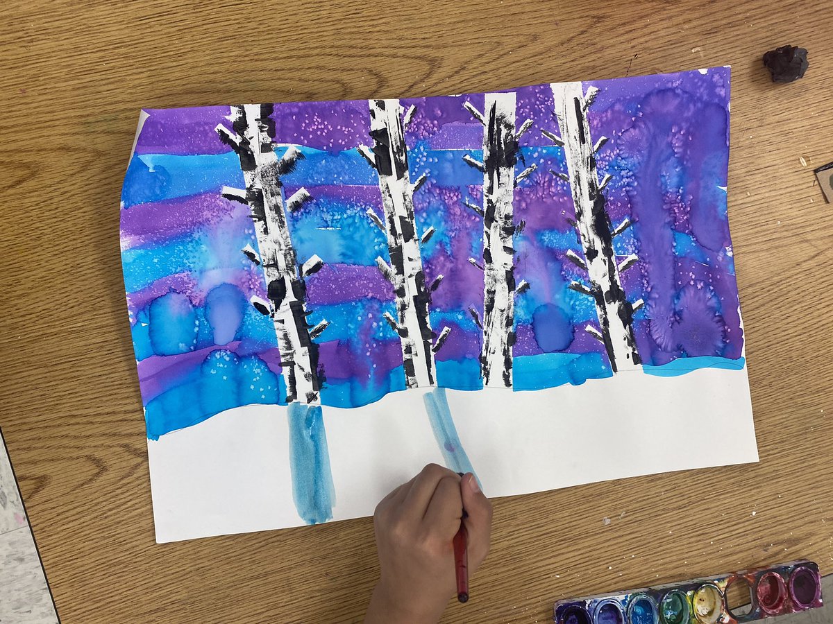 ArtWithMrsMandl's tweet photo. So many amazing winter projects happening in the art room! ❄️⛄️✨@BelinderPTA @theSMSD https://t.co/7kLowclBPY