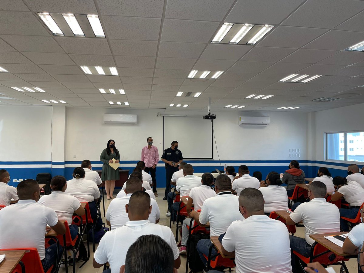 CEPSQROO's tweet photo. Hoy el @SESESP_QR, a través del #CEPSQROO, lleva a cabo un Taller sobre Derechos Humanos, a 56 cadetes de nuevo ingreso a la @SPyTSolidaridad; a cargo del tallerista, Mtro. José Carlos Bustamante Luna, Director de Diseño y Desarrollo Educativo de la @CNDH
#PrevenirEsProtegernos https://t.co/YLyxA54a8d