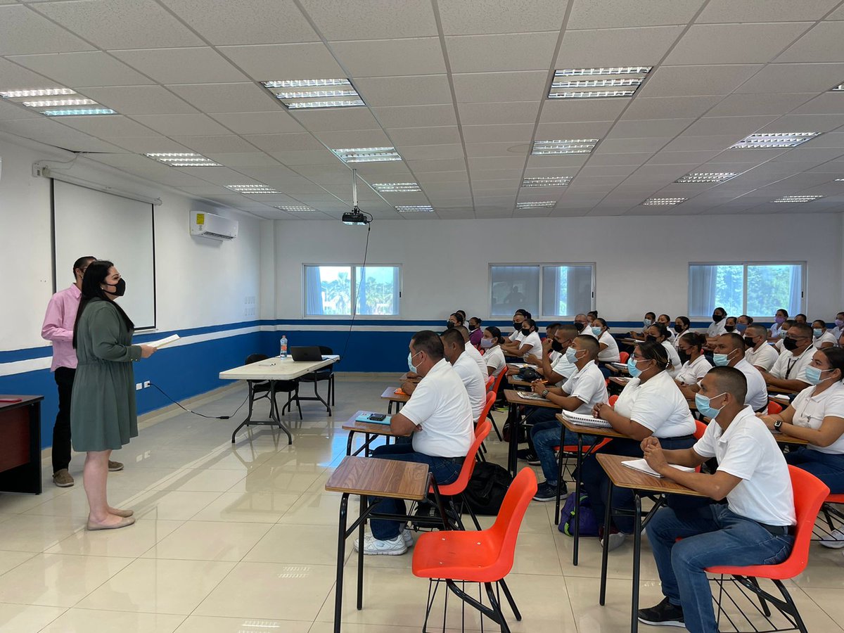 CEPSQROO's tweet photo. Hoy el @SESESP_QR, a través del #CEPSQROO, lleva a cabo un Taller sobre Derechos Humanos, a 56 cadetes de nuevo ingreso a la @SPyTSolidaridad; a cargo del tallerista, Mtro. José Carlos Bustamante Luna, Director de Diseño y Desarrollo Educativo de la @CNDH
#PrevenirEsProtegernos https://t.co/YLyxA54a8d