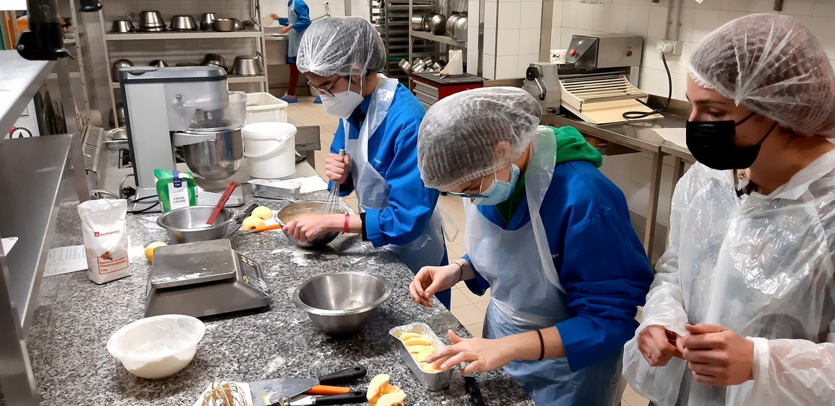 EscoffierLp's tweet photo. École Inclusive: Accueil des élèves de 3ème Ulis de plusieurs collèges réunis pour un atelier de découverte de la filière CAP Pâtisserie. Merci aux équipes pour ces ateliers adaptés qui vont avoir lieu toute la semaine dans toutes les filières. @AcademieNice @CardieNice #ASH06 https://t.co/Ll8FZAm1yy