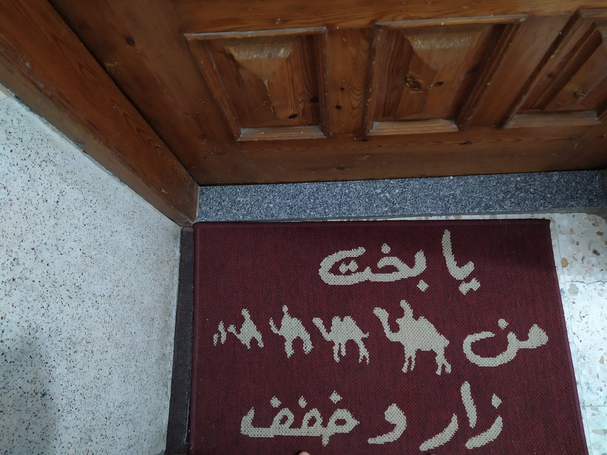 ما صدقت اهلي وافقو اقعد  اسبوع عند خالتو 
_خالتو علي باب الشقه!! 🙂