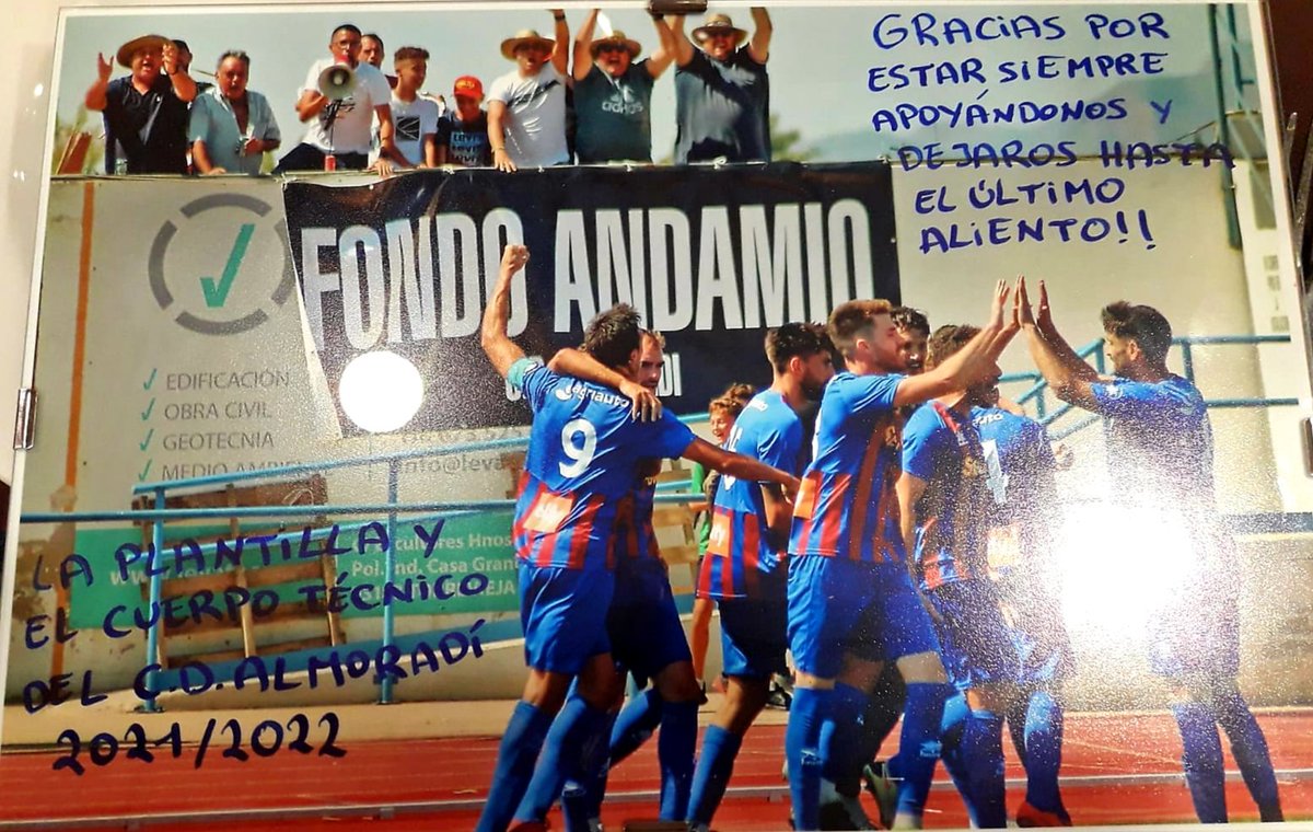 almoradi_club's tweet photo. La Peña #FondoAndamio ha sido premiada en la Gala de deportes de Almoradi al igual que por el #CDAlmoradi por su apoyo incondicional al deporte de la ciudad 👏👏🔵🔴

#FondoAndamio #MasQueUnaPeña 🏆⚽️ https://t.co/kyX77cB8sH