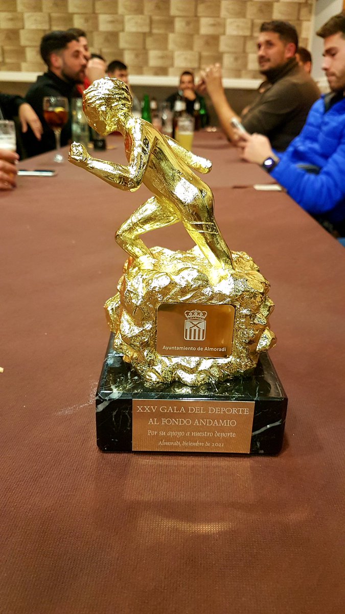 almoradi_club's tweet photo. La Peña #FondoAndamio ha sido premiada en la Gala de deportes de Almoradi al igual que por el #CDAlmoradi por su apoyo incondicional al deporte de la ciudad 👏👏🔵🔴

#FondoAndamio #MasQueUnaPeña 🏆⚽️ https://t.co/kyX77cB8sH