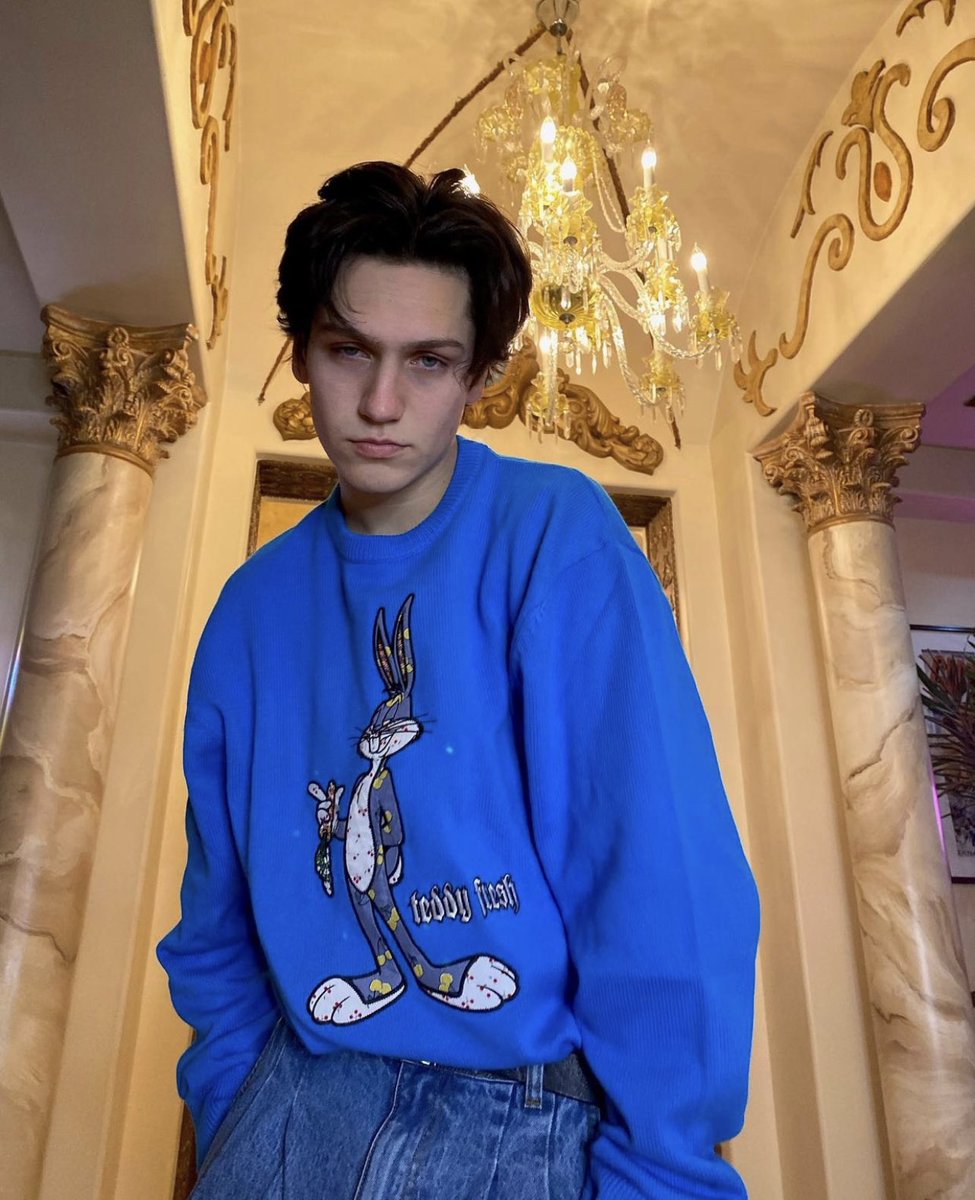 photo drop cause I’ve been busy and shit. 🖤