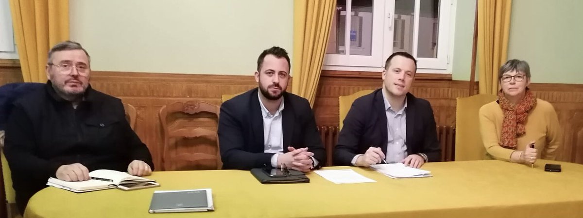 Rdv ce soir avec <a href="/AXA/">AXA</a> avec laquelle <a href="/ValAuPerche/">Val-au-Perche</a> a conventionné pour une mutuelle santé communale. 
Objectif : permettre aux Perchevalois d’accéder à une mutuelle santé à moindre coût. 
Plus d’informations à venir, dans le prochain bulletin municipal.