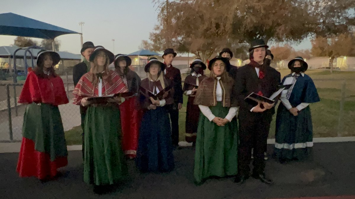 Theatre and Choir being elves and singing carols at the RMCEE Literacy Night! @RedMtLions <a href="/RedMtn_Choir/">Red Mountain HS Choir</a> <a href="/mesamusiced/">MPS Music Education</a> <a href="/mpsaz/">Mesa Public Schools</a>