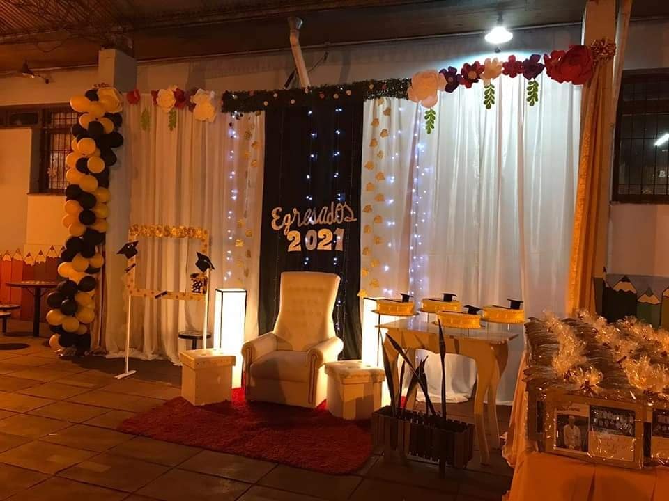 Escuela270's tweet photo. Vuelen alto, queridos Egresados 2021!! Por siempre en nuestros corazones!! 🎓
@CGEMisiones @misioneseduca @jalbertogalarza https://t.co/pDiQYswNsA