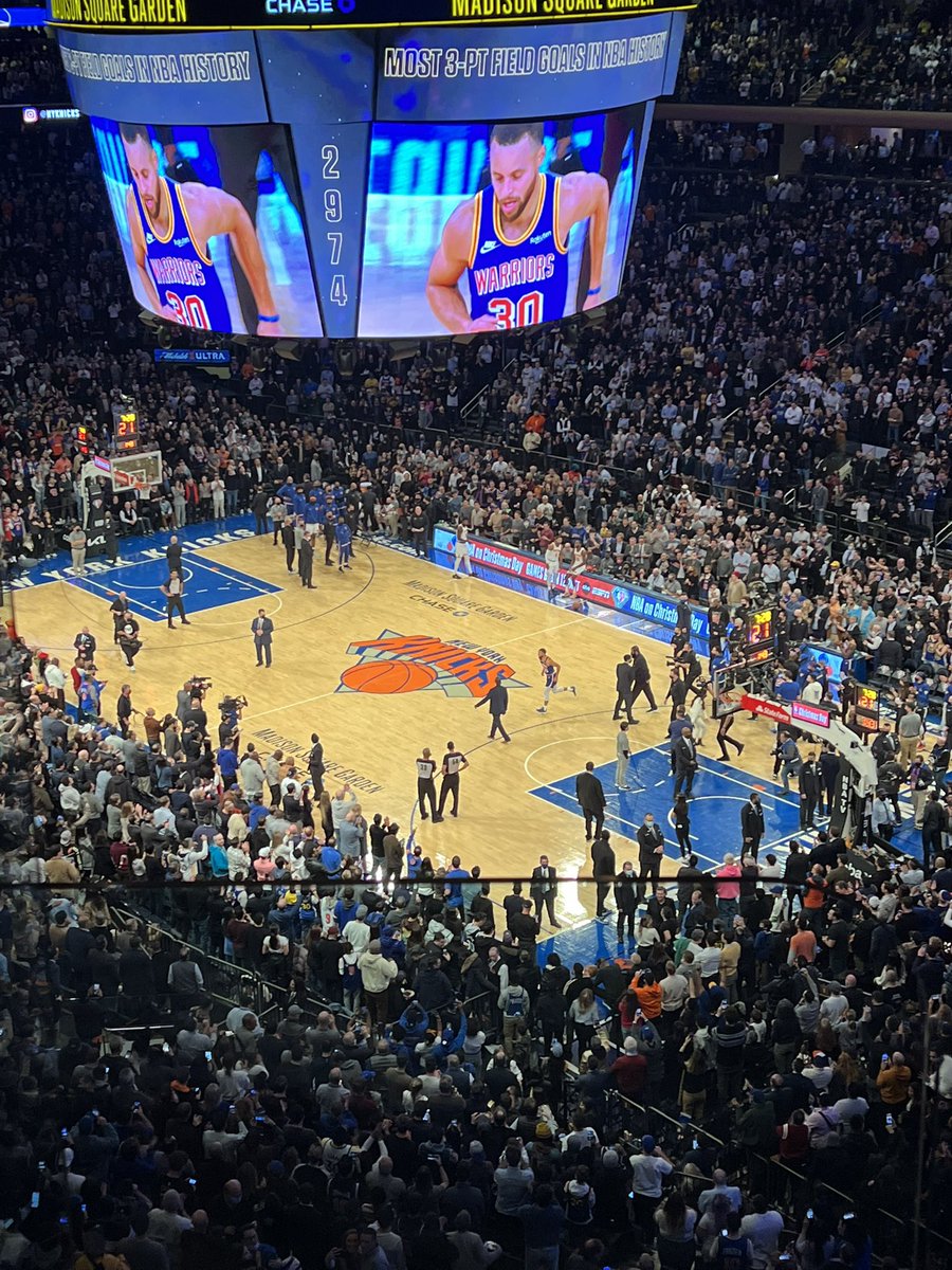 WeBleedBlueNYC's tweet photo. Nice of @StephenCurry30 to break the record in the #NYR font jerseys @TheGarden 🔵⚪️🔴 https://t.co/aS9MULu0ze