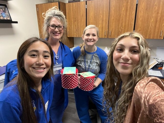 BH_HOSA's tweet photo. Our health science students showing appreciation this holiday season. Thanks to our amazing nurses for being great medical role models. https://t.co/7IeH2qCXhv