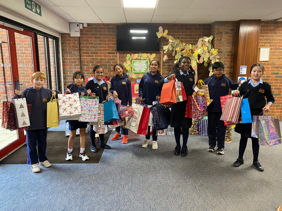 Here are our Charity Ambassadors collecting gifts for Ambition Aspire Achieve - The Kevin Jenkins Toy Appeal will ensure many vulnerable children in East London will get a happy surprise this Christmas thanks to our pupils’ kindness #bancroftscollaboration
