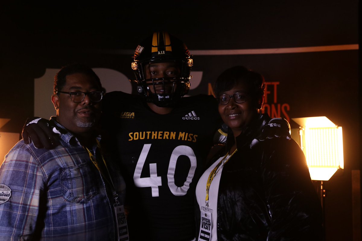 COMMITED🖤💛🦅
#SMTTT #blessed
