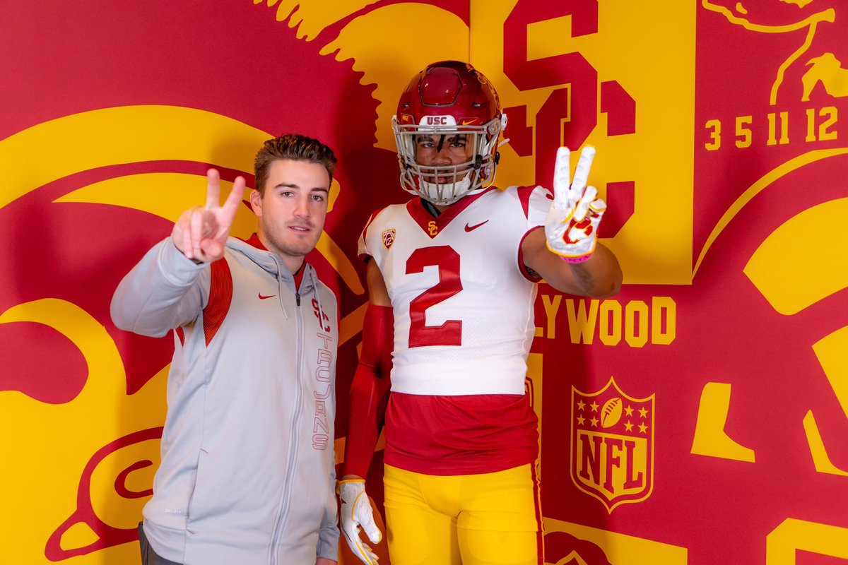 Devan Thompkins tweet media