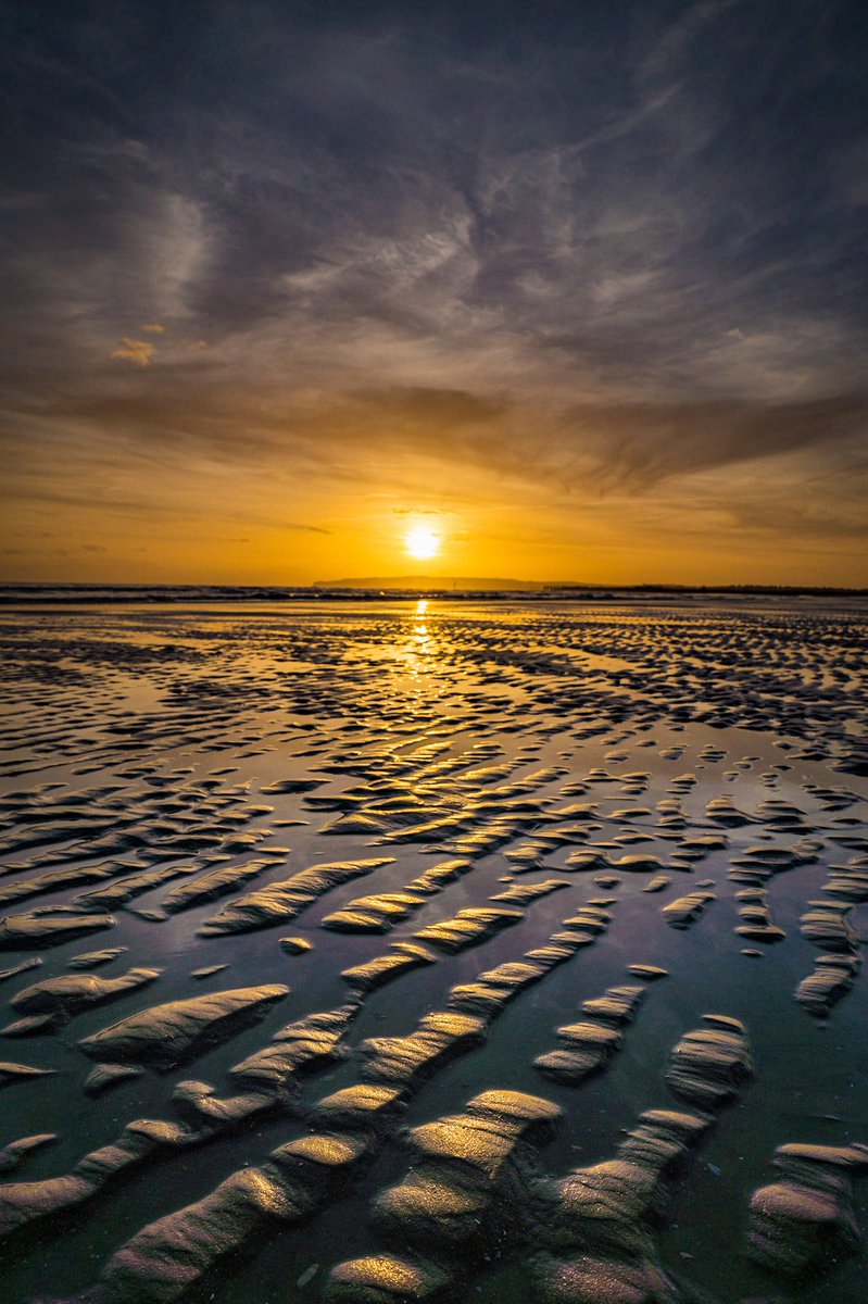 adampalferman's tweet photo. @_vinpuc Sunrise and sunsets on the South East Coast of England. Played with ICM zoom to get an interesting effect… https://t.co/YeMFoRHYDZ