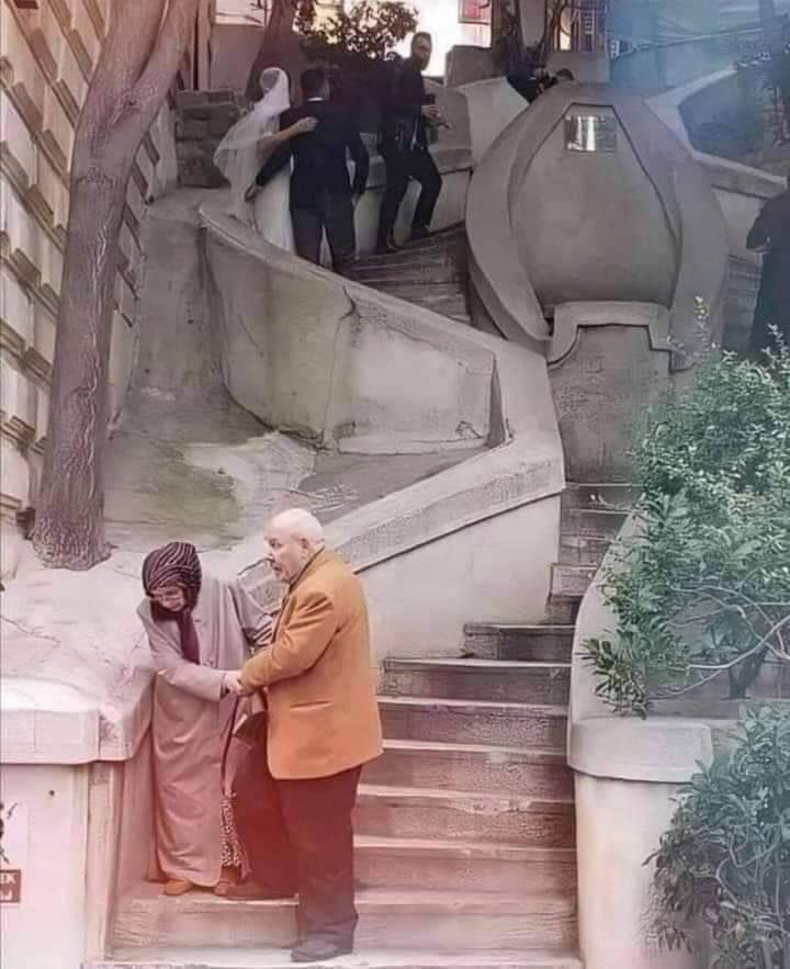 "العبرة ليست في البدايات .. العبرة بمن يمسك يدك حتى النهايه🖤."