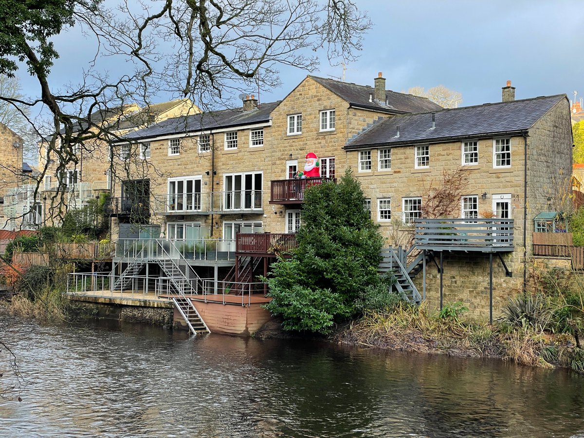 LimitedGeol's tweet photo. Today one or our #drillingteams were rockhead profiling along the #riverbanks in #NorthYorkshire using our #specialist inhouse #tightaccess #oneofakind #handheld rotary #drilling and #coring equipment. Needless to say #Santa was watching @LimitedGeol in awe from across the #river https://t.co/wX9V9FzGhC