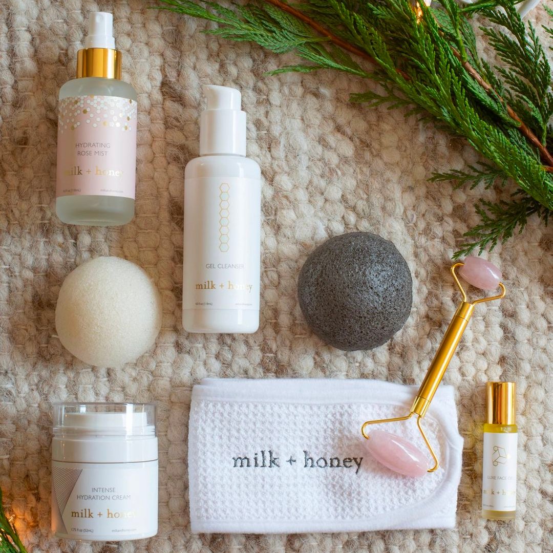 🚨🚨🚨  Tomorrow is the last day to receive gifts by 12/24 with free shipping.

Shop beauty and wellness favorites at milkandhoney.com.