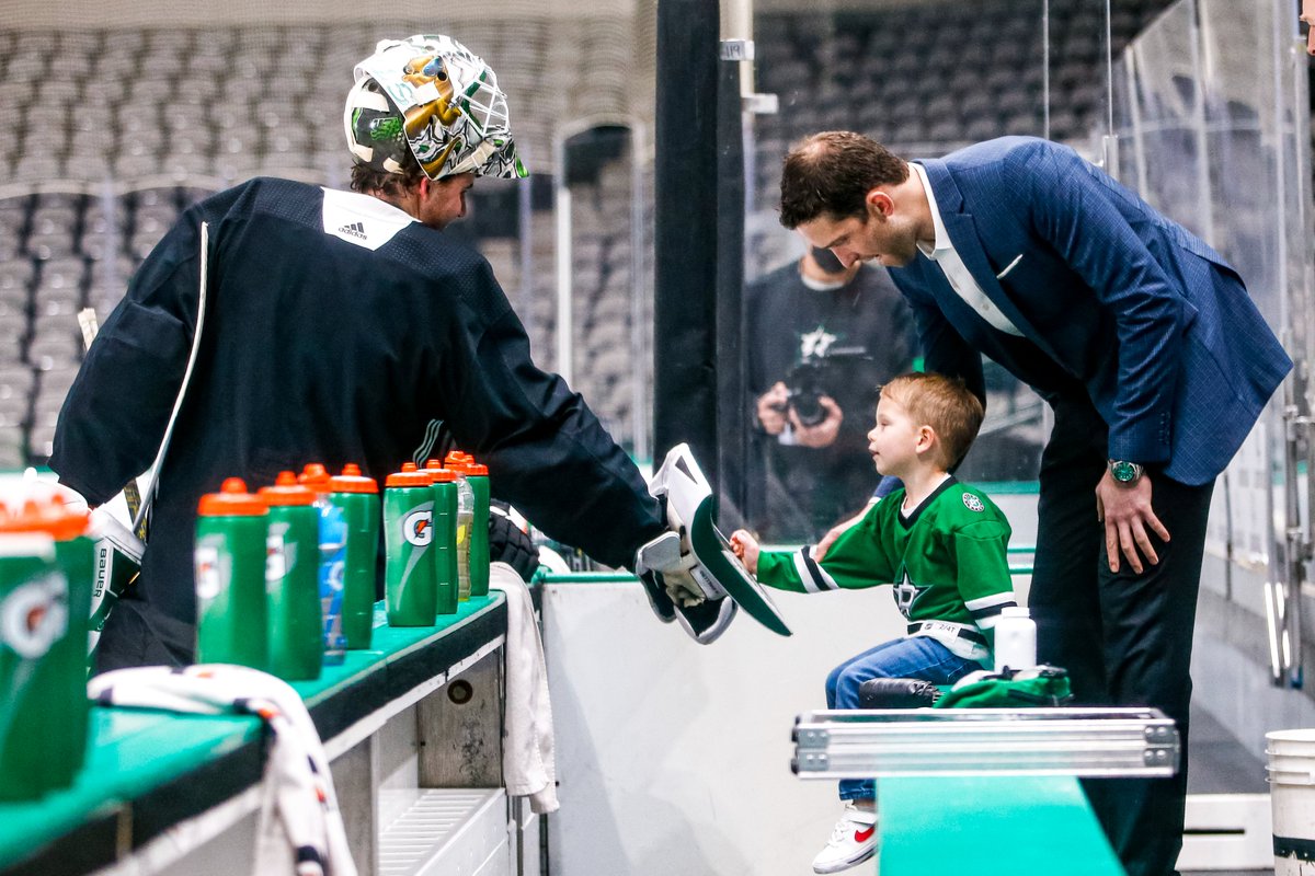 DallasStars's tweet photo. Family forever.

📸: https://t.co/a307WZbdUl https://t.co/OFkUVlorBE