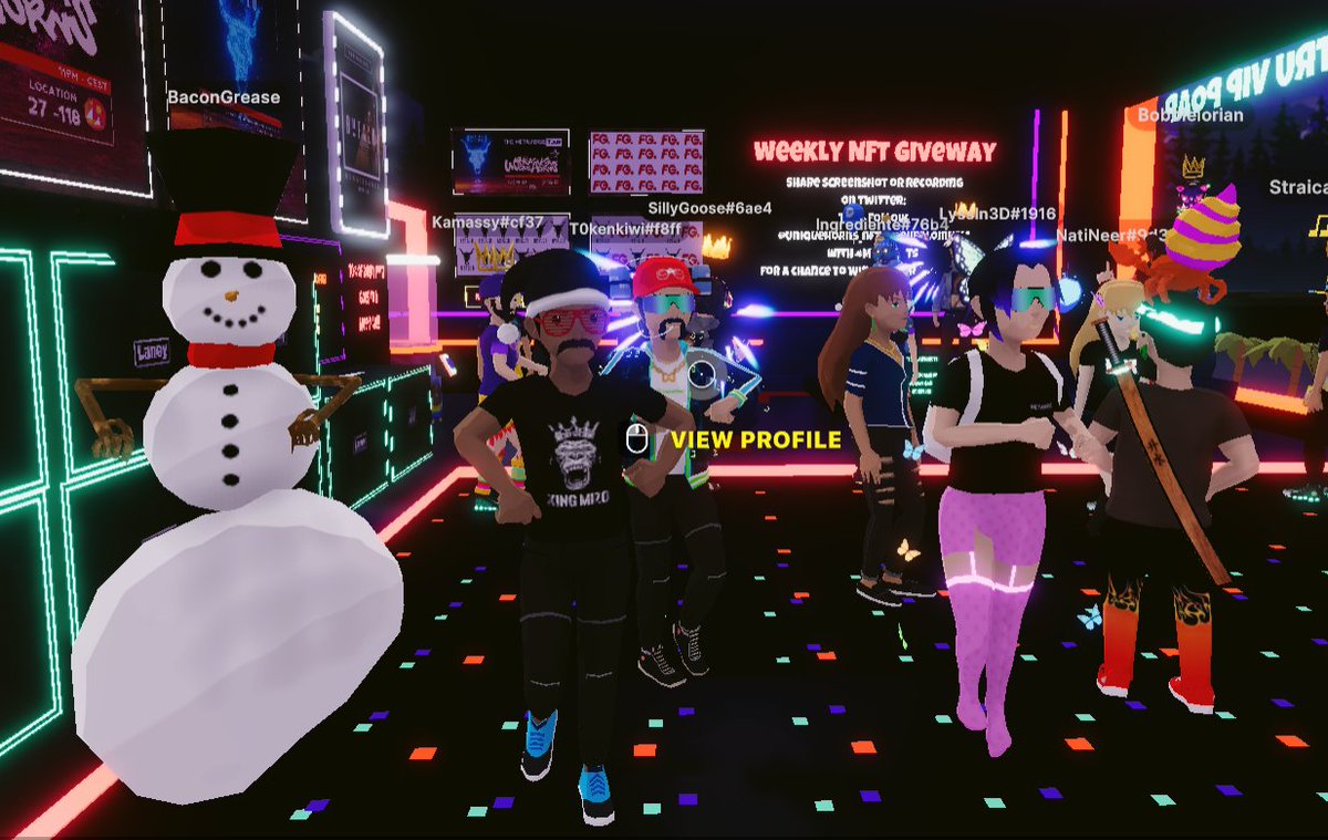 The #Decentraland drip game is strong this evening, but a dancing snowman wasn't expected! ⛄️

This <a href="/bufalomusic/">Bufalo / bufalomusic.eth</a> party is 🔥 

Jump in to 27,-118