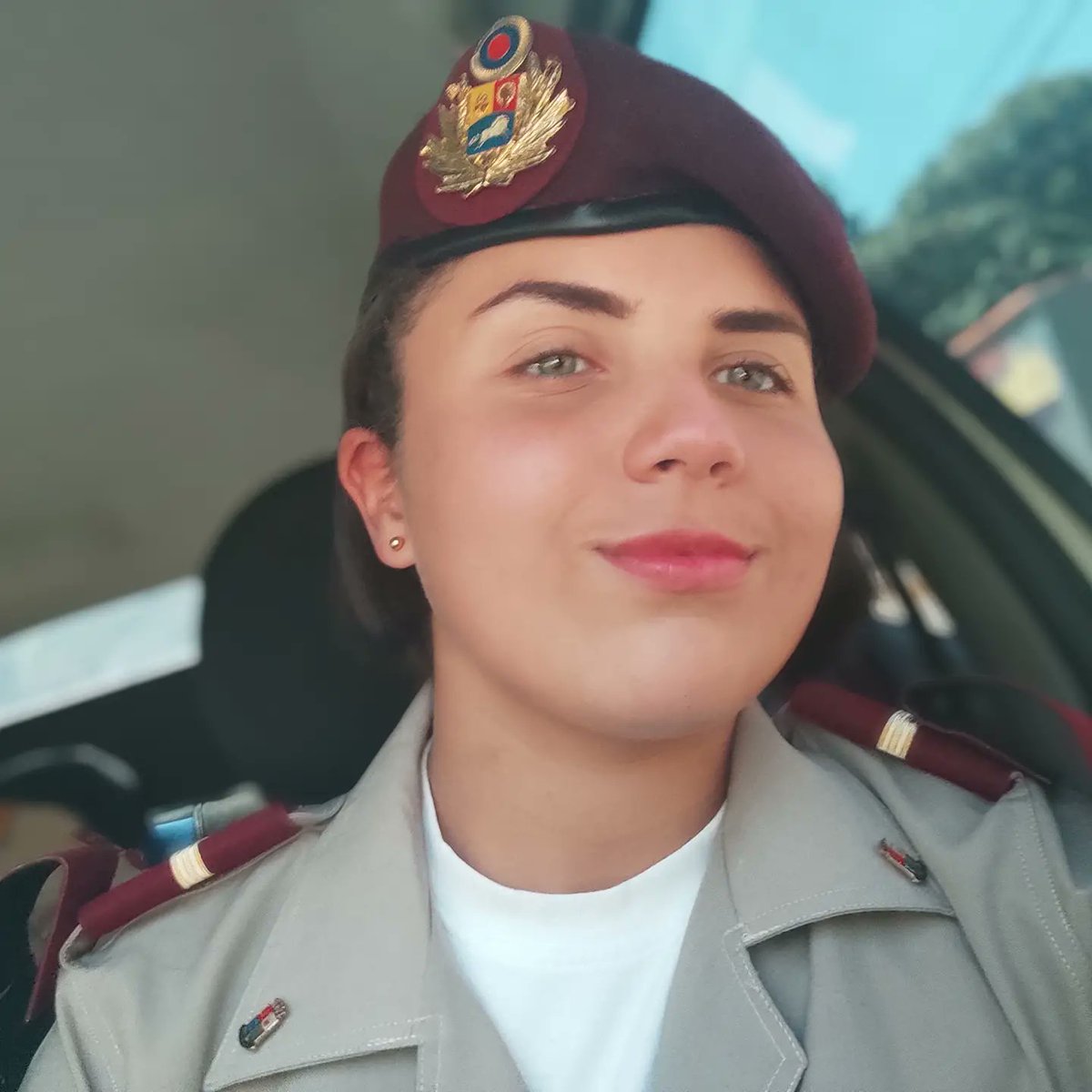 MilagrosBP12's tweet photo. "Lo imposible es lo que nosotros tenemos que hacer, porque de lo posible se encargan los demás todos los días" - Simón Bolívar~💂🏻‍♀️🇻🇪
Dtg/I de la AMGNB, Cuna de las Damas y los Caballeros del Honor♥️ https://t.co/UQa5119Y8P