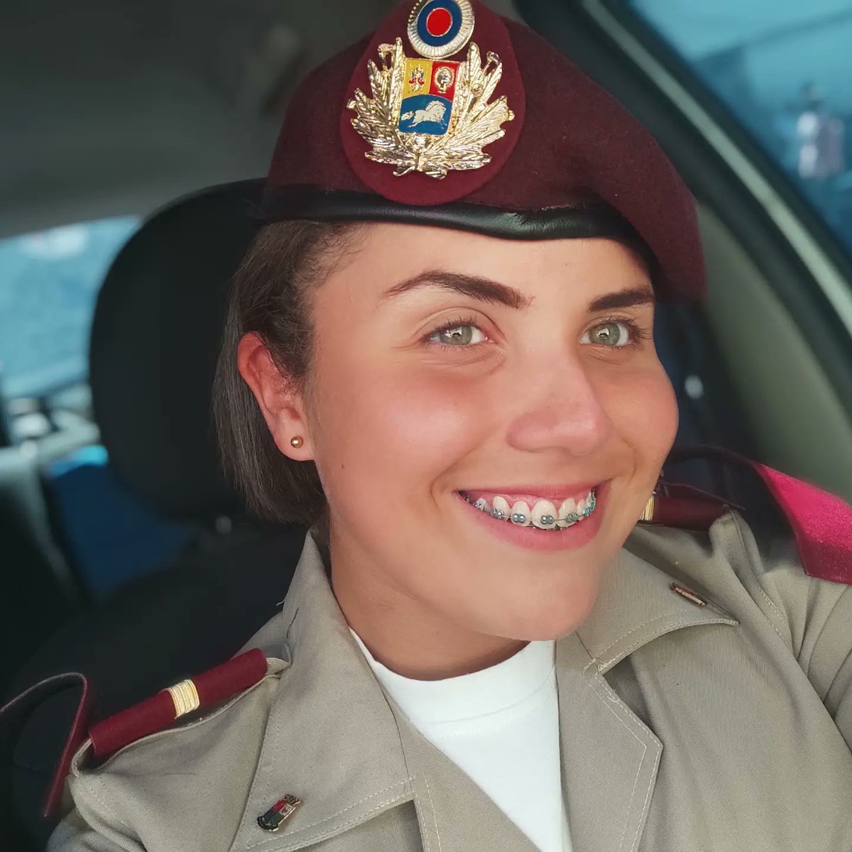 MilagrosBP12's tweet photo. "Lo imposible es lo que nosotros tenemos que hacer, porque de lo posible se encargan los demás todos los días" - Simón Bolívar~💂🏻‍♀️🇻🇪
Dtg/I de la AMGNB, Cuna de las Damas y los Caballeros del Honor♥️ https://t.co/UQa5119Y8P
