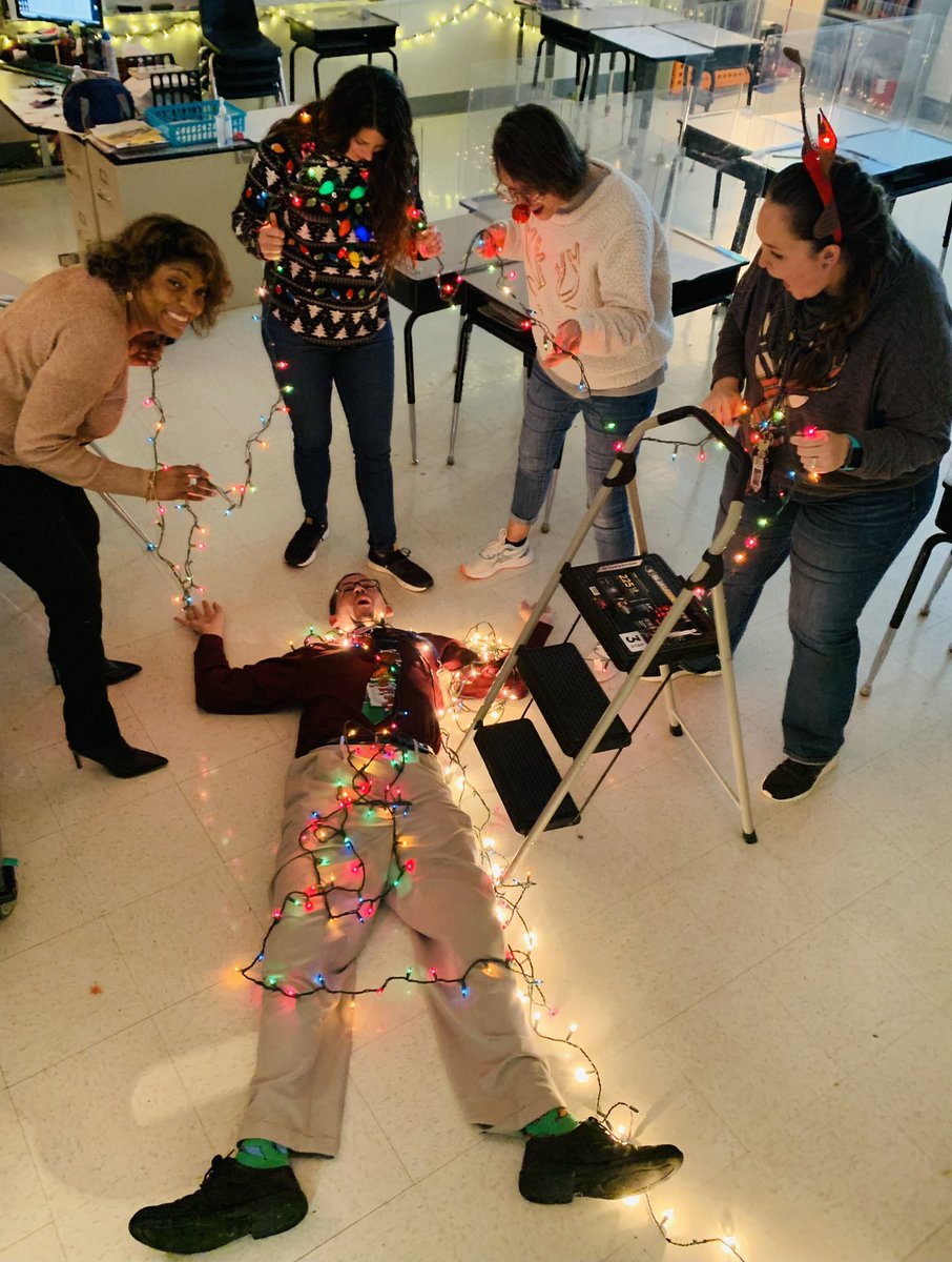 cmmorgan5th's tweet photo. Clark had another accident trying to put up his lights. What movie?#AESholidaycontest #5thgradeteam https://t.co/DK2LRV0N1H