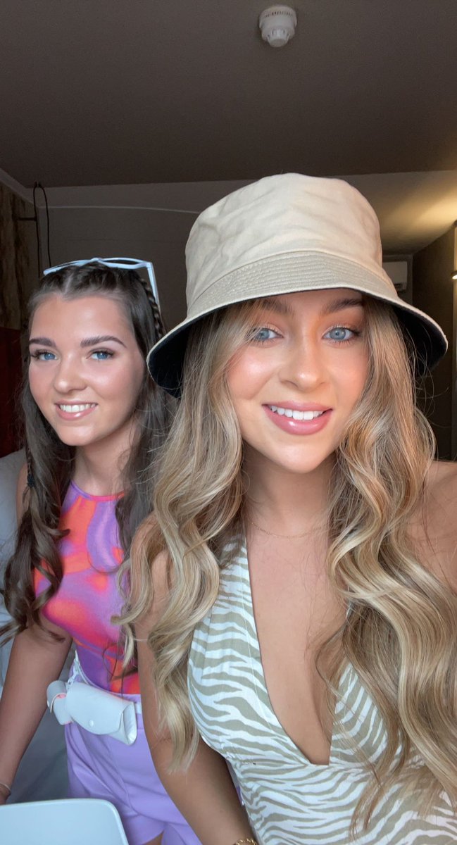moir_amber's tweet photo. Happy 21st Jenna, hope youve had a fab day and enjoyed your weekend!! Lots of love💗Xx https://t.co/Sol4vuucer
