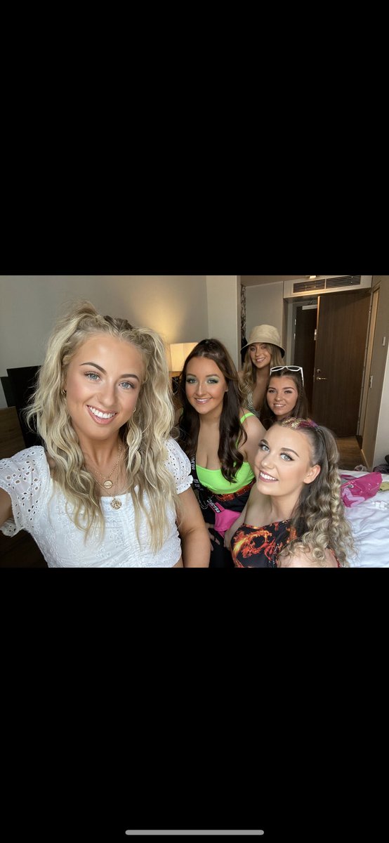 moir_amber's tweet photo. Happy 21st Jenna, hope youve had a fab day and enjoyed your weekend!! Lots of love💗Xx https://t.co/Sol4vuucer