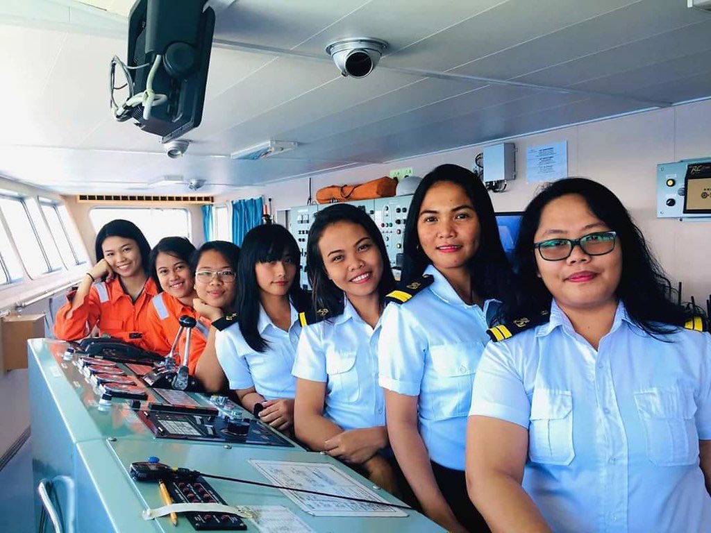 MaritimoLegal's tweet photo. Asamblea General de Organización Maritima Internacional, en su 32 sesión, decreta el 18 de mayo de cada año como el Día de la Mujer en el Sector Marítimo. Bravo, enhorabuena. https://t.co/v1Ulk1LEkt