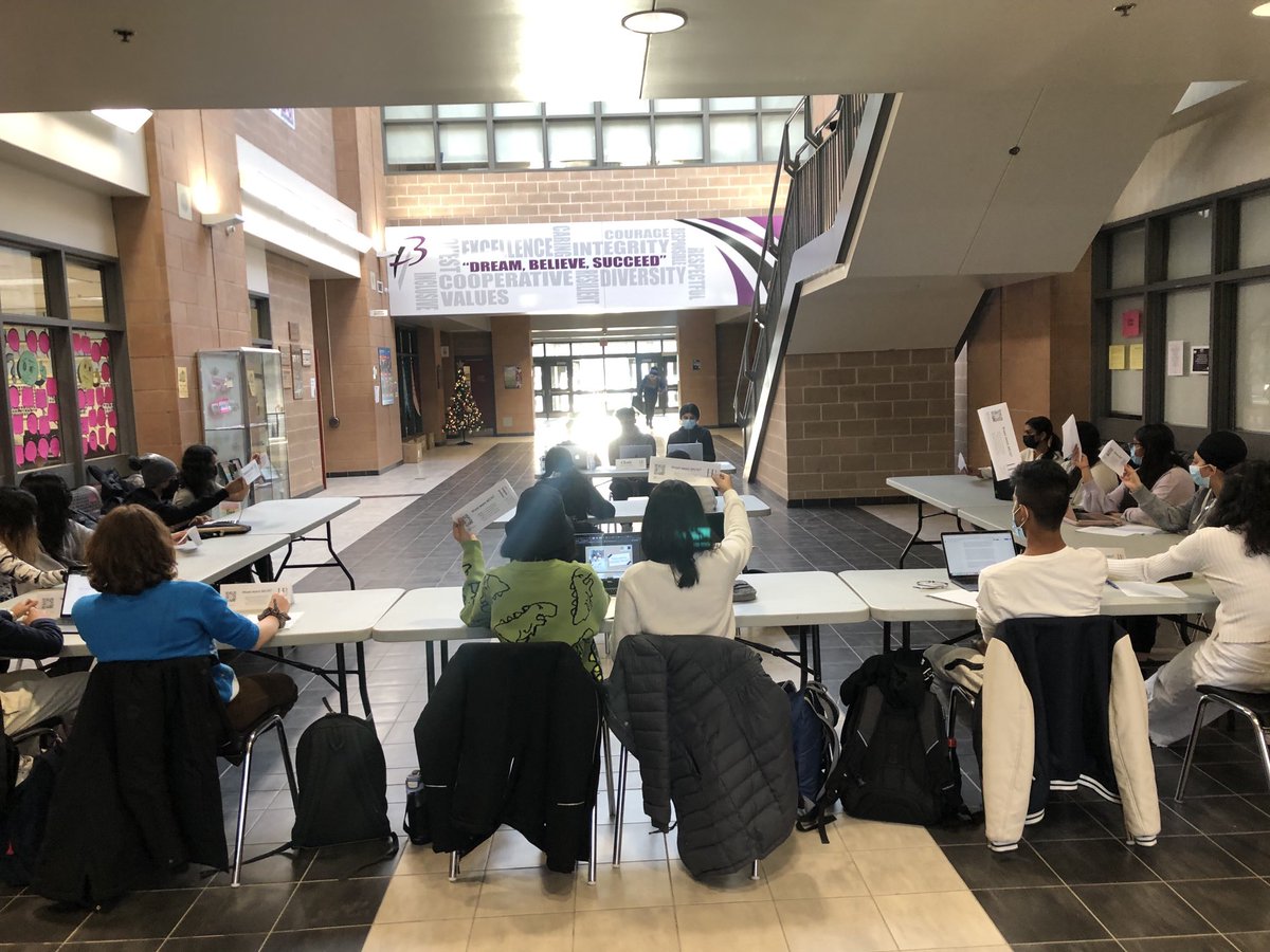 JRositano10's tweet photo. Ss developing diplomacy skills in a Model UN Crisis night ⁦@HMBSSBlizzards⁩ ⁦@hmbssmun⁩ https://t.co/fnFqYF3cJu
