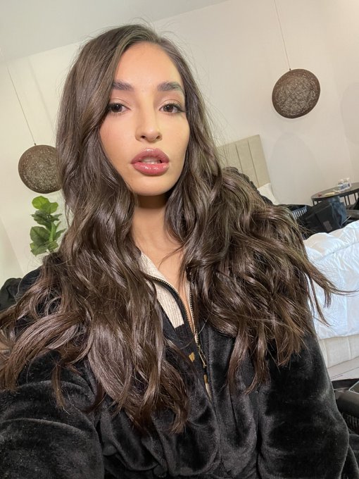 Face 🖤 https://t.co/T8LOpglhhH