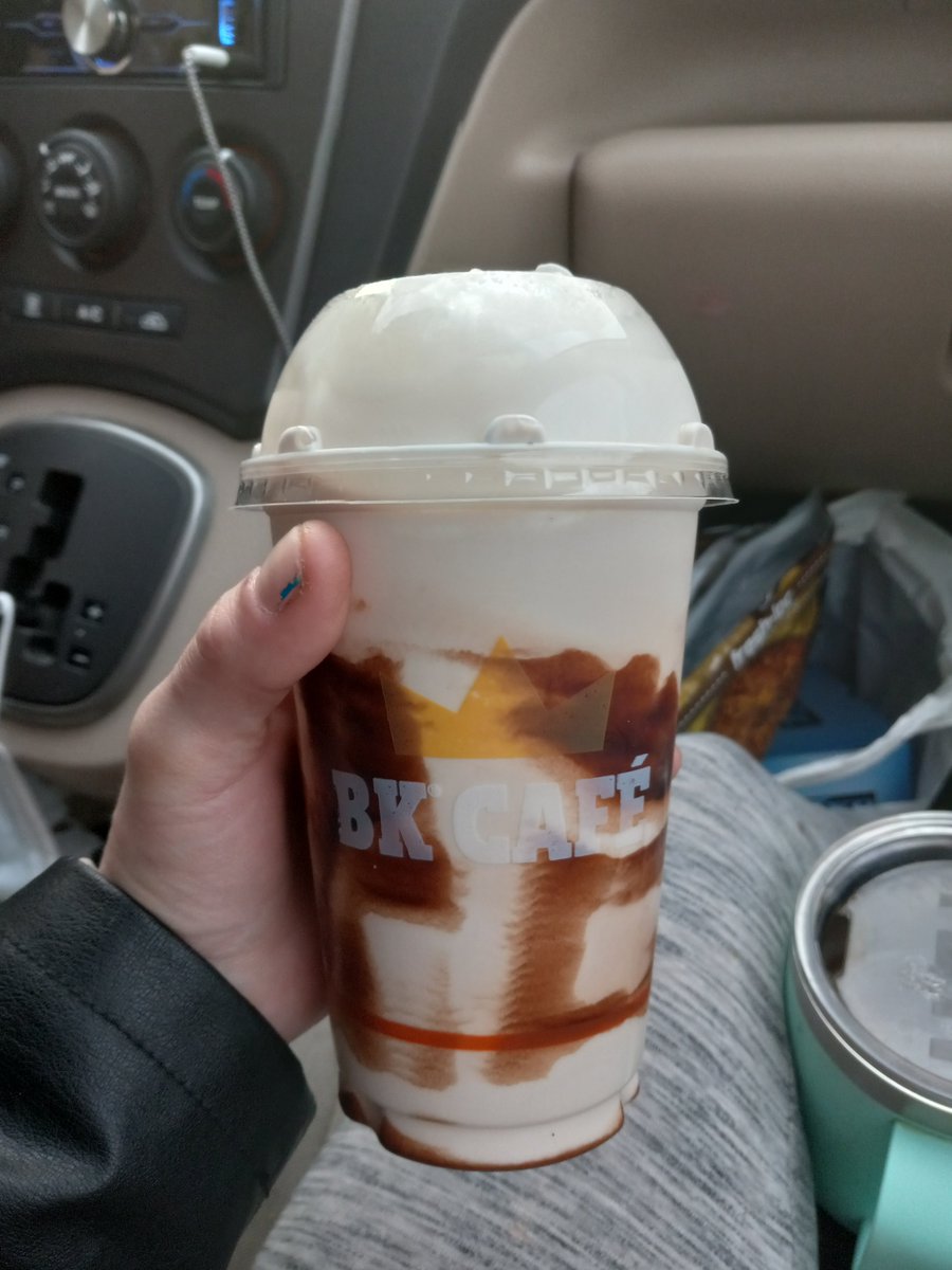 TaylorMance1's tweet photo. Hey @BurgerKing do all of your chocolate milkshakes look like this ? https://t.co/Q3n6G7Fleg