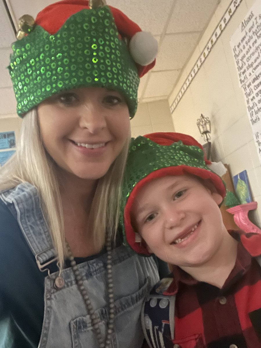 AmyWinfree's tweet photo. Holiday dress up days @Hubbard_Elem is so much fun! https://t.co/qXuu5tMTBL