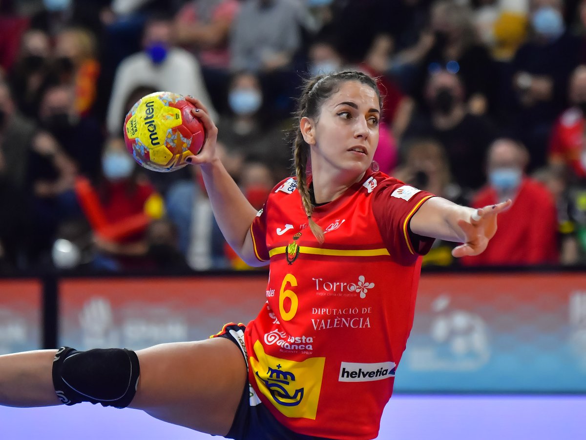 🎩 𝐍𝐨𝐬 𝐪𝐮𝐢𝐭𝐚𝐦𝐨𝐬 𝐞𝐥 𝐬𝐨𝐦𝐛𝐫𝐞𝐫𝐨 𝐜𝐨𝐧 𝐥𝐨 𝐪𝐮𝐞 𝐡𝐢𝐜𝐢𝐬𝐭𝐞 𝐡𝐨𝐲 <a href="/Carmencc9/">Carmen Campos</a> 🔝

👏 ¡<a href="/granollers/">Granollers</a> a tus pies! ¡Talento y gol al servicio de las #Guerreras🇪🇸!

#SheLovesHandball