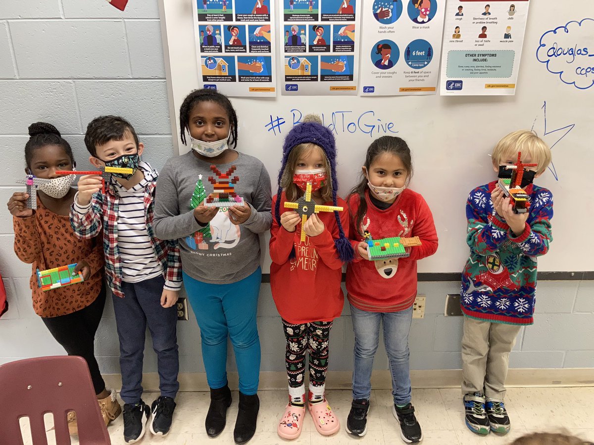 Rodgers_Edu's tweet image. First graders shooting for the stars! #BuildToGive #sharkSTEAM