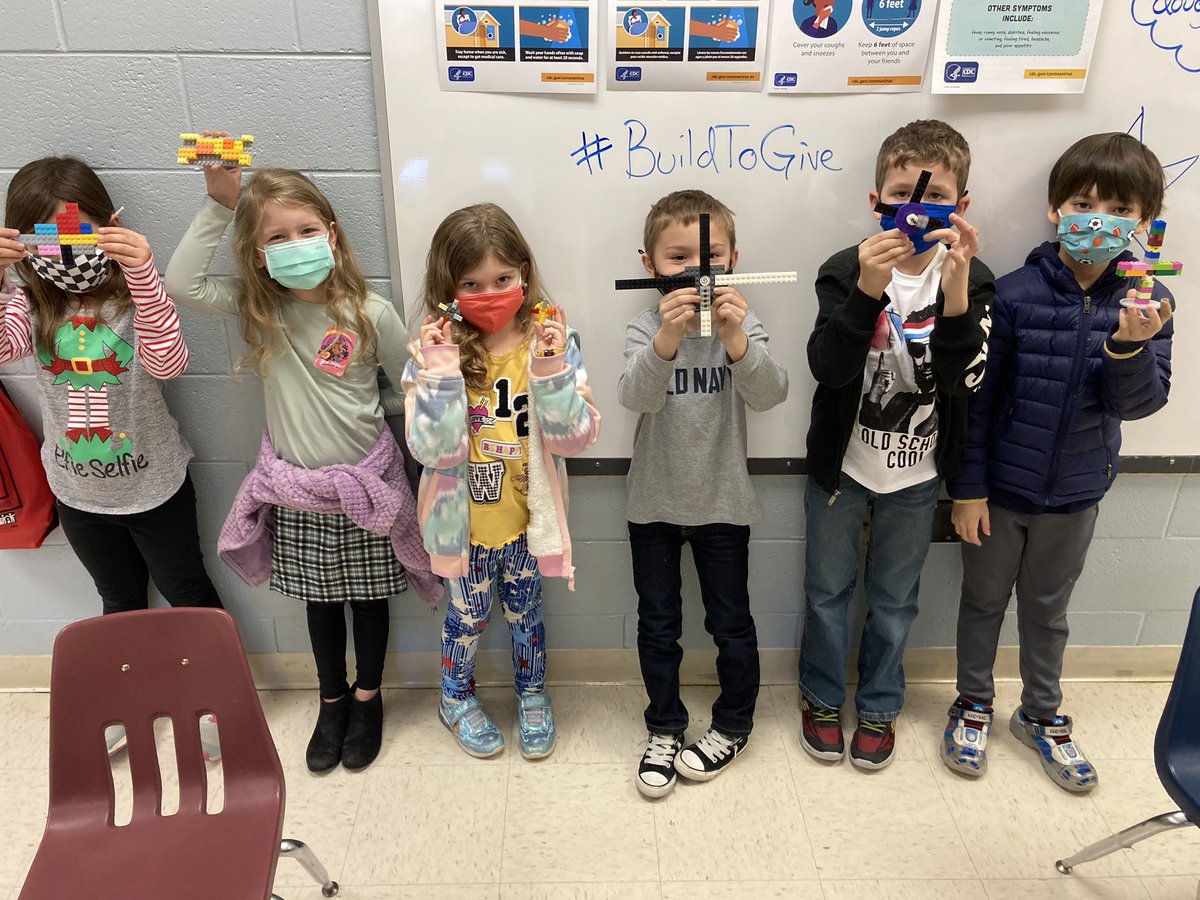 Rodgers_Edu's tweet image. First graders shooting for the stars! #BuildToGive #sharkSTEAM