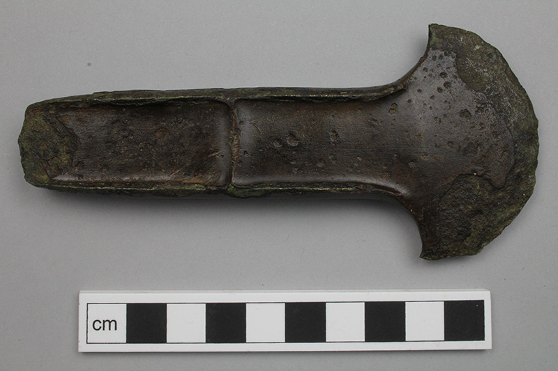 aocarchaeology's tweet photo. Day 19 of #AOCAdCal: a Bronze Age flat axehead 🪓 It would once have been fitted into a wooden handle. It's one of a handful of axes that our conservators are preparing for display in Perth's new museum. Read more: https://t.co/cpVoQIxUeo
@CPKMuseums @culturepandk @MuseumsGalScot https://t.co/iKkN22aEgu