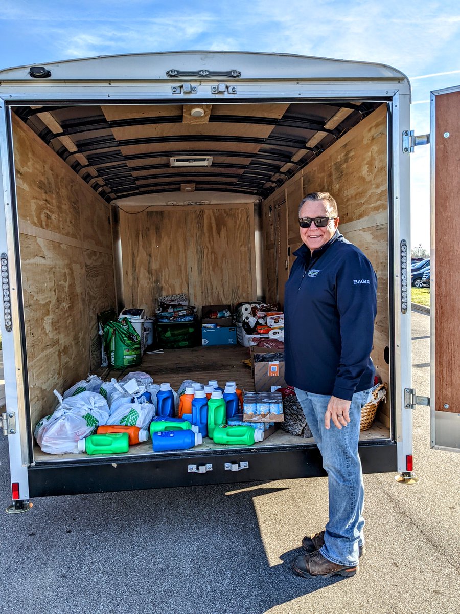 AberdeenLiving's tweet photo. Delivering holiday spirit to the Center Grove CARE Pantry! Love your giving spirit, Aberdeen! https://t.co/O7icQIMEg8