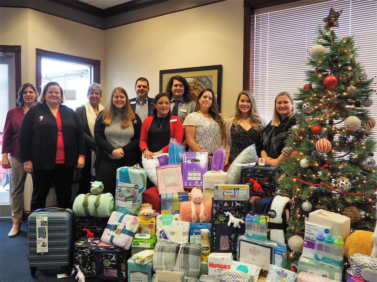 MonroeUnitedWay's tweet photo. Thanks to #GermanAmericanBank Bloomington + Bedford family for donating baby, kid, and bedding supplies during their workplace #funddrive. Making the holiday's brighter for so many families!
@NewHope_Shelter @UnitedWaySCI #HopeResourceCenter #IndianaDepartmentofChildServices https://t.co/b7M9tUAzqf