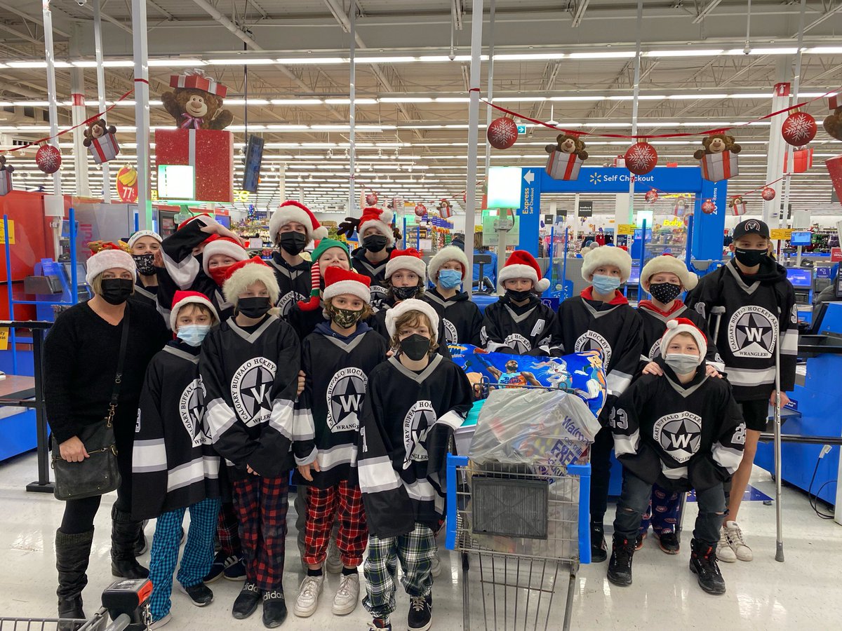 U13WranglersAA's tweet photo. Great work Wranglers getting some wonderful presents for the children at Alberta Children’s Hospital - making the season BRIGHT for many kids who will surely appreciate it very much ♥️👍🎄🎅🏼🎁🧸🎊 https://t.co/jUIyzG86Bi