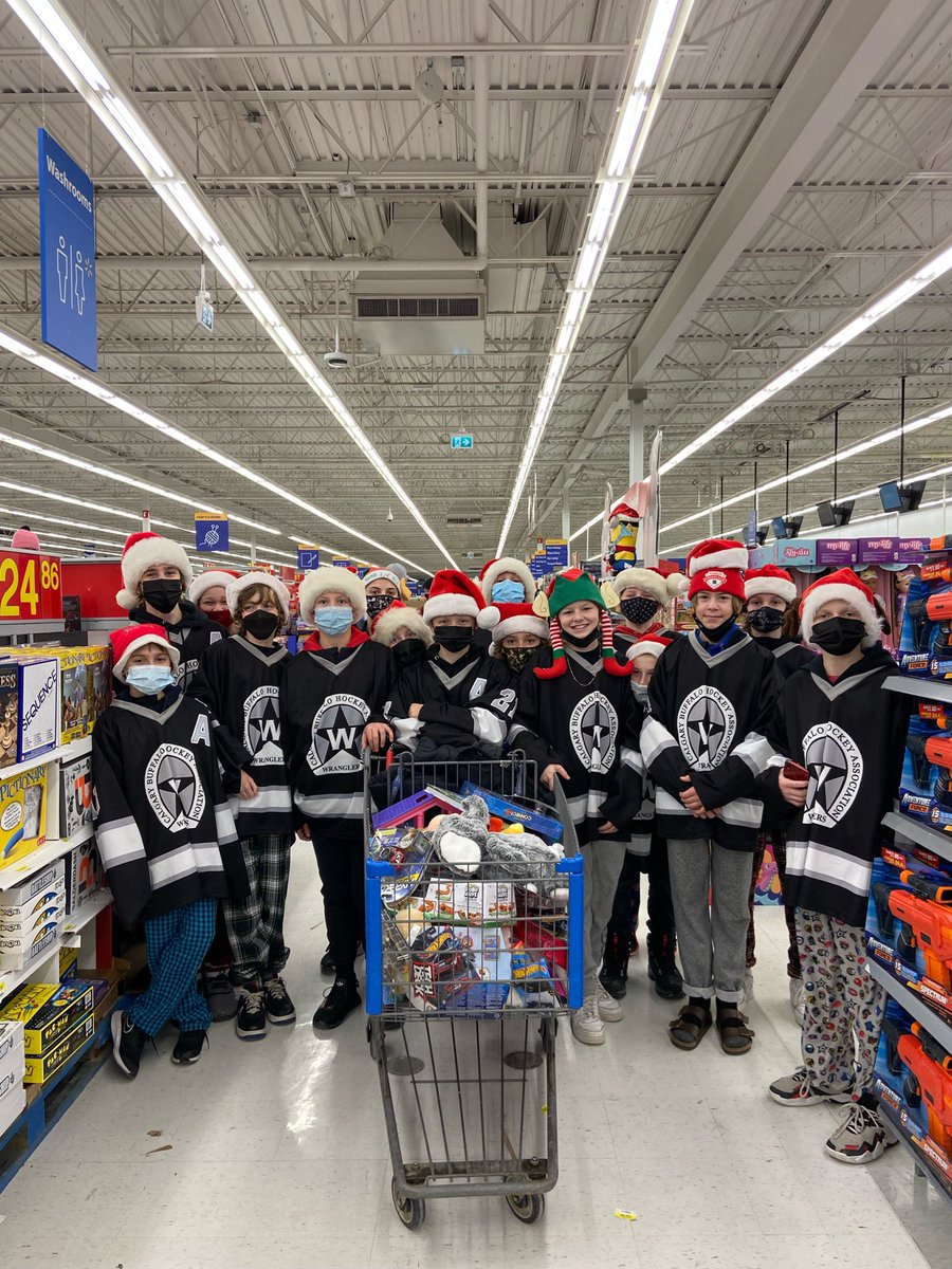 U13WranglersAA's tweet photo. Great work Wranglers getting some wonderful presents for the children at Alberta Children’s Hospital - making the season BRIGHT for many kids who will surely appreciate it very much ♥️👍🎄🎅🏼🎁🧸🎊 https://t.co/jUIyzG86Bi